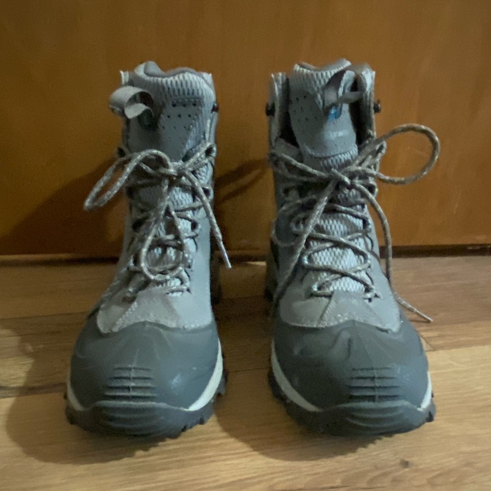 Women’s Columbia snow boots